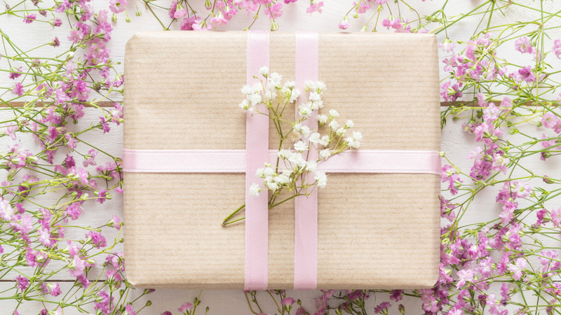 10 Gift Ideas for a Glowing Mother's Day