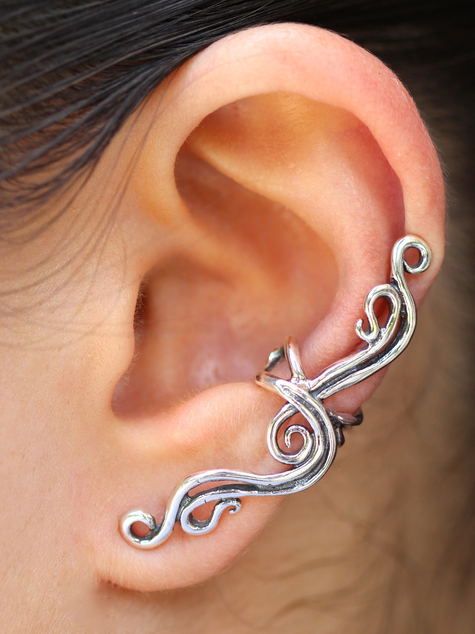 Ear cuff store twist