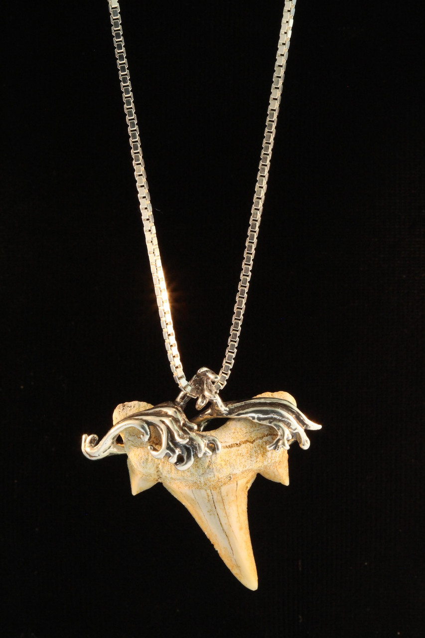 Silver shark tooth pendant Clearance