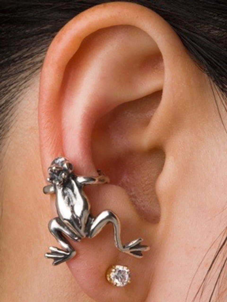 Silver frog shop ear cuff