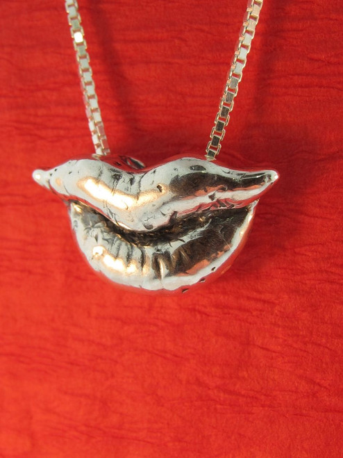 Kiss Charm - Silver Kiss Charm - Silver