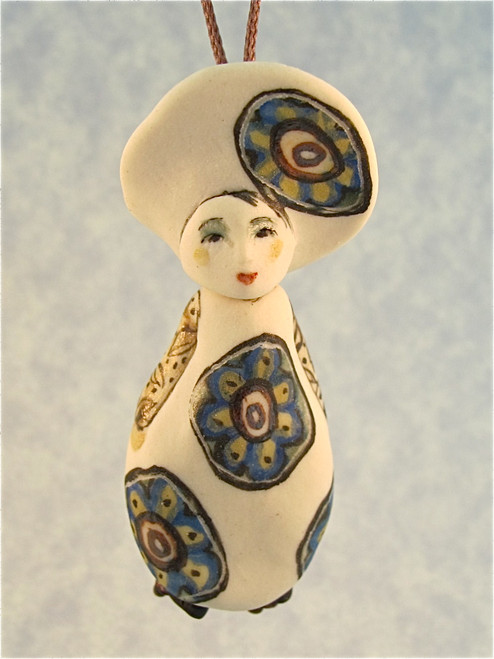 Noemi - Les Petite Bon-Hommes en Porcelaine - SOLD Noemi - Les Petite Bon-Hommes en Porcelaine - SOLD