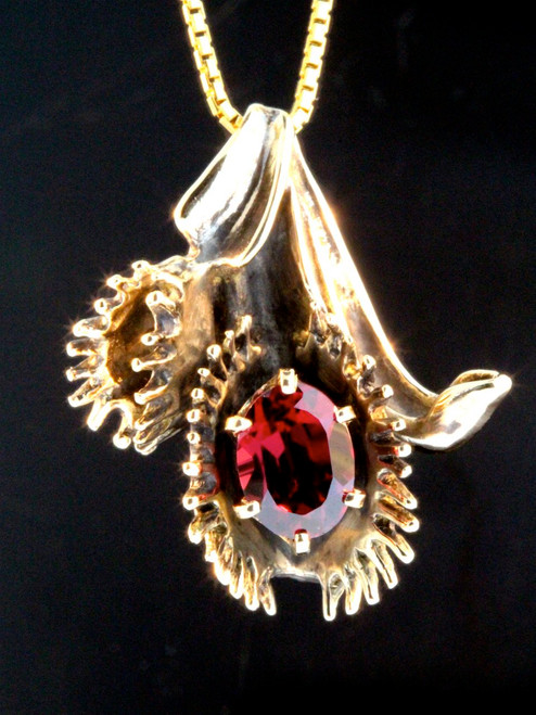 Fly and Venus Flytrap Pendant with Garnet -14k Gold Fly and Venus Flytrap Pendant with Garnet -14k Gold