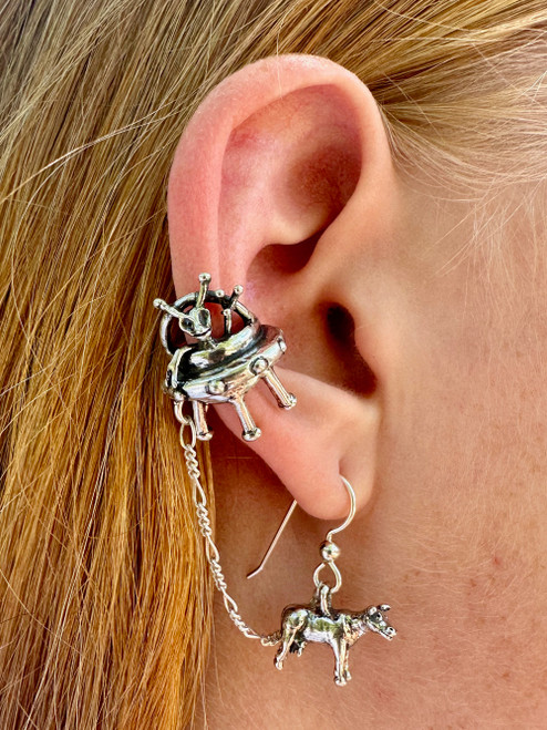 Peace Alien Flying Saucer Ear Cuff Bajoran with Abducted Cow - Silver Peace Alien Flying Saucer Ear Cuff Bajoran with Abducted Cow - Silver