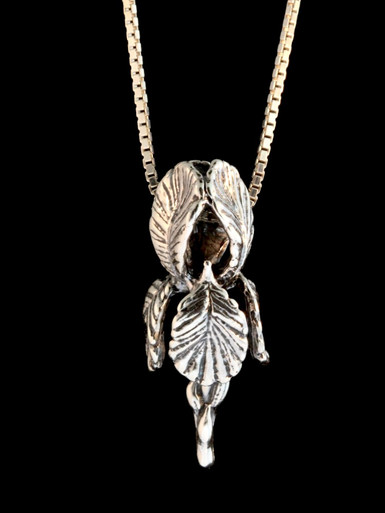 Blanc Iris Parenthèse Silver Necklace Silver_Iris_Pendant__65555.
