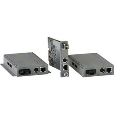 Omnitron Systems Technology8931-1-D - iConverter GX/TM 10/100/1000 RJ-45 to SM/SC/SF Tx1310/Rx1550/20km AC Wall Management