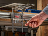 A slight twist of the adjustable handle lever locks both guide rods at once. Height changes take seconds.
