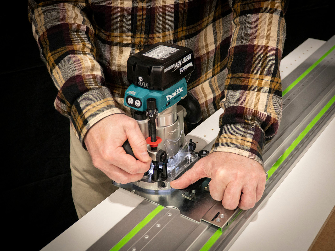 Makita router 2025 guide rail system