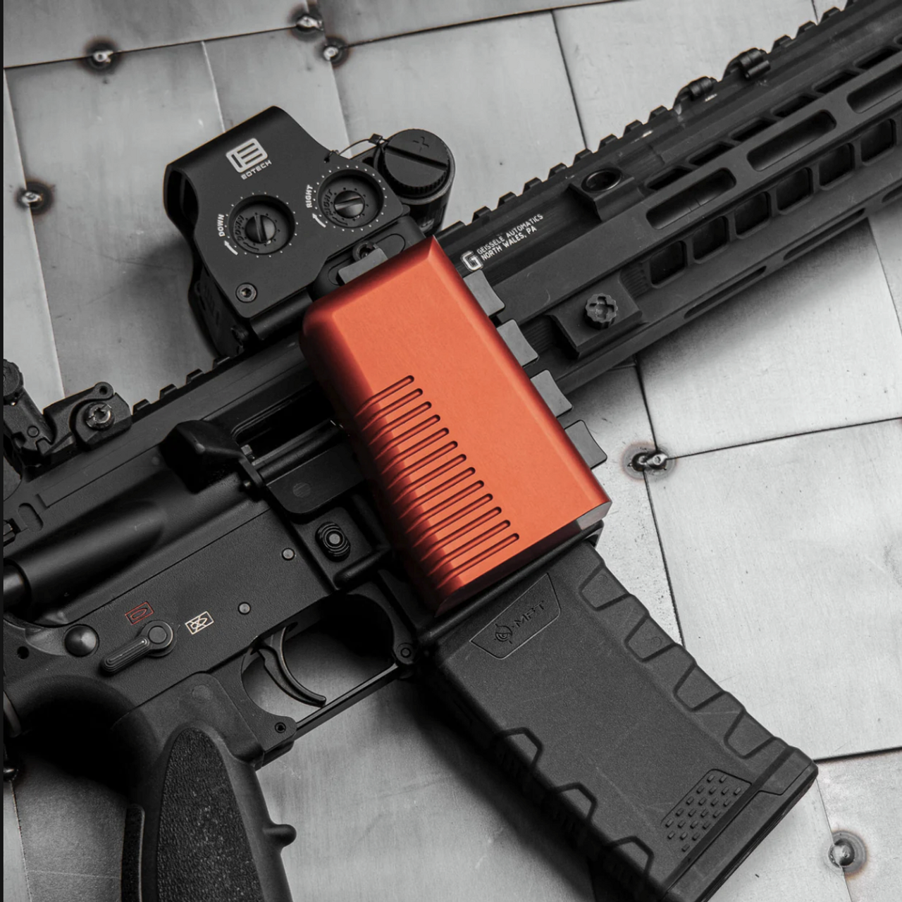 AR-15 CHAMBER LOCK - RED