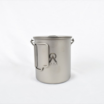 Titanium mug with regular handle and removable lid, 4.5 inches tall