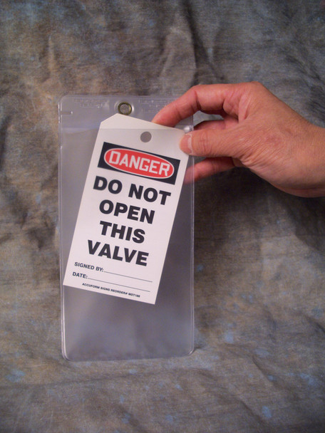 Tag Pouch: Clear Plastic Overflap 9" x 6" 1/Each - DTH719
