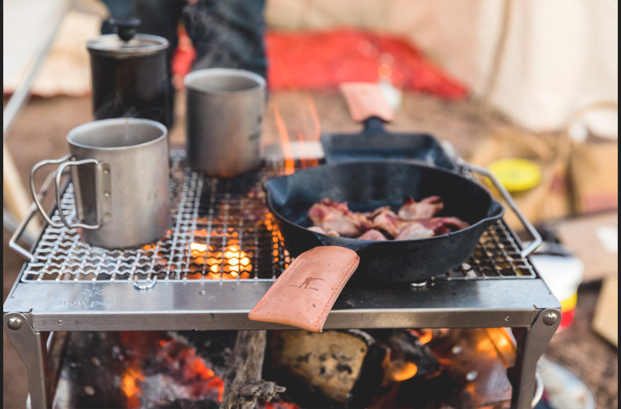 Snow Peak Gear | Leather Pot Holder - Natural