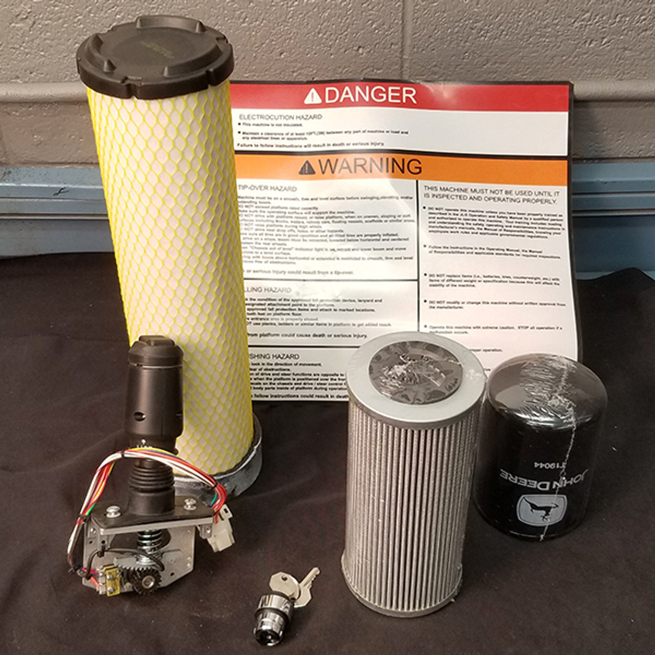 70045596: JLG OEM HOSE ASSY,.25", STR FEM