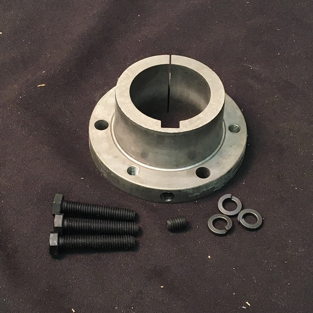900-1903-40 | Bandit OEM BUSHING SF 2-1/4 WITH KEY AND SET SCREW