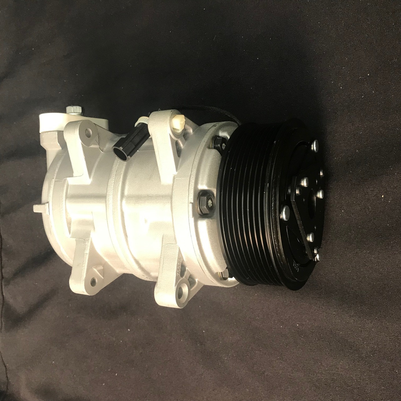 5295582: Cummins® OEM Refrigerant Compressor