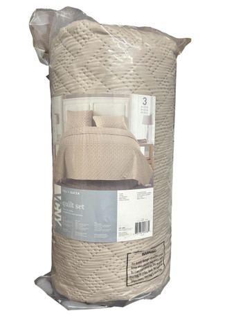 VCNY Nina Embossed Beige Nina Embossed Full/Queen 3 Piece Quilt Set (M Bay 1-C)