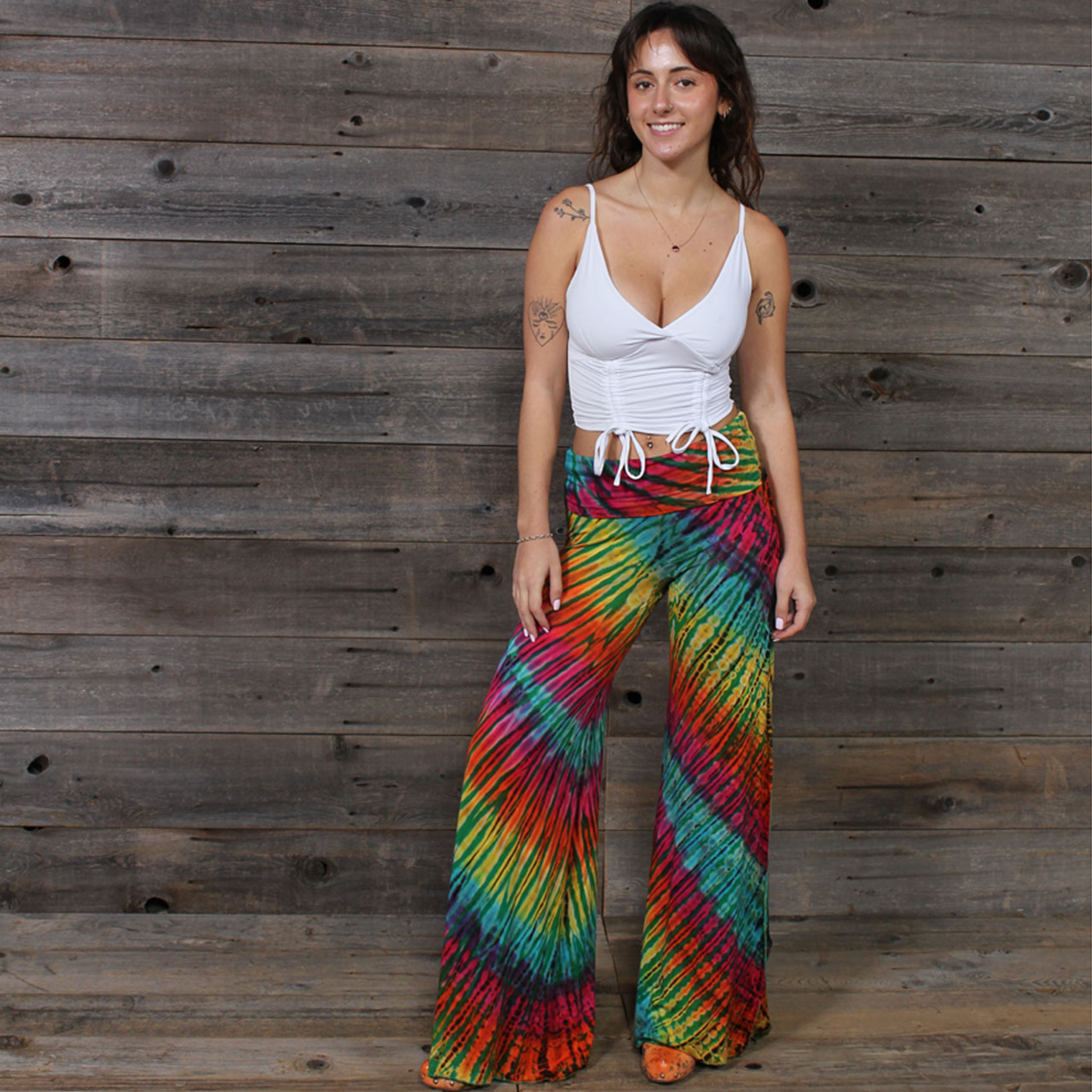 Check out these palazzo pants I tie dyed 🕺🌈 : r/RainbowEverything