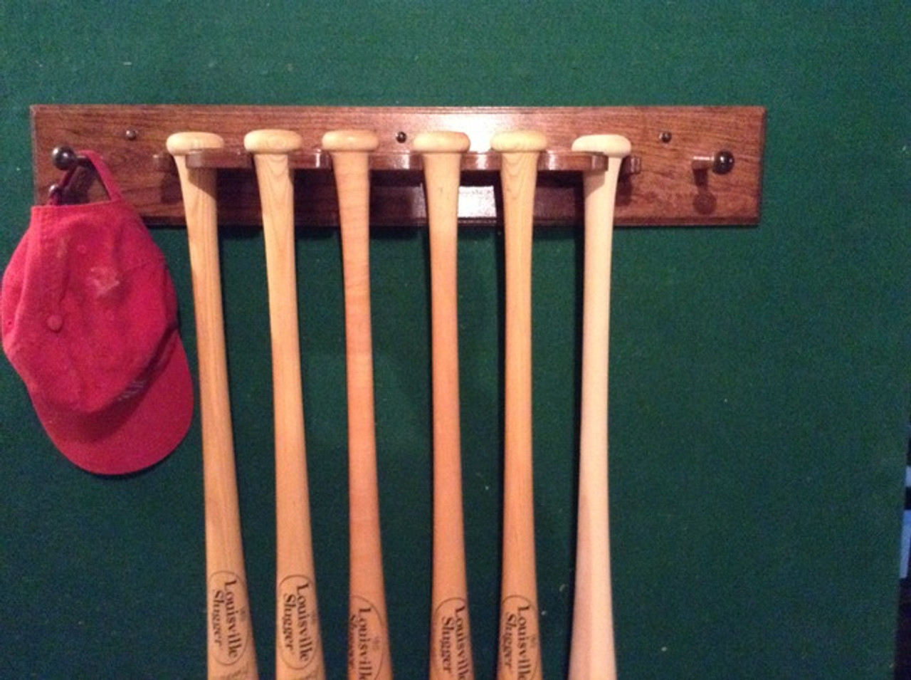 BB 208-22, 6 Bat Rack With 2 Shaker Pegs