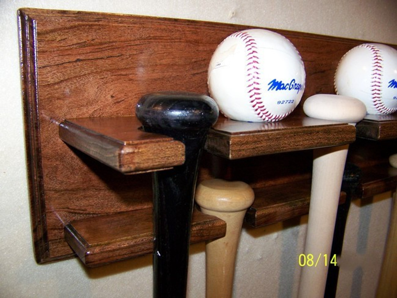 KK 5-10, 10 Bat & 5 Ball Display  