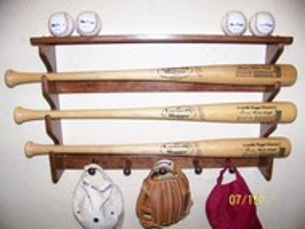 GG 203, 3 Bats, 4 Ball Shelf & 4 Shaker Pegs   