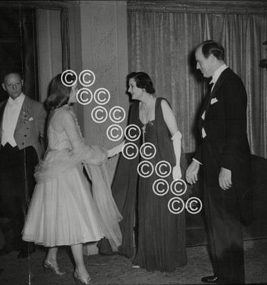 34930480-Esmond Harmsworth 2nd Viscount Rothermere with wife Anne ...