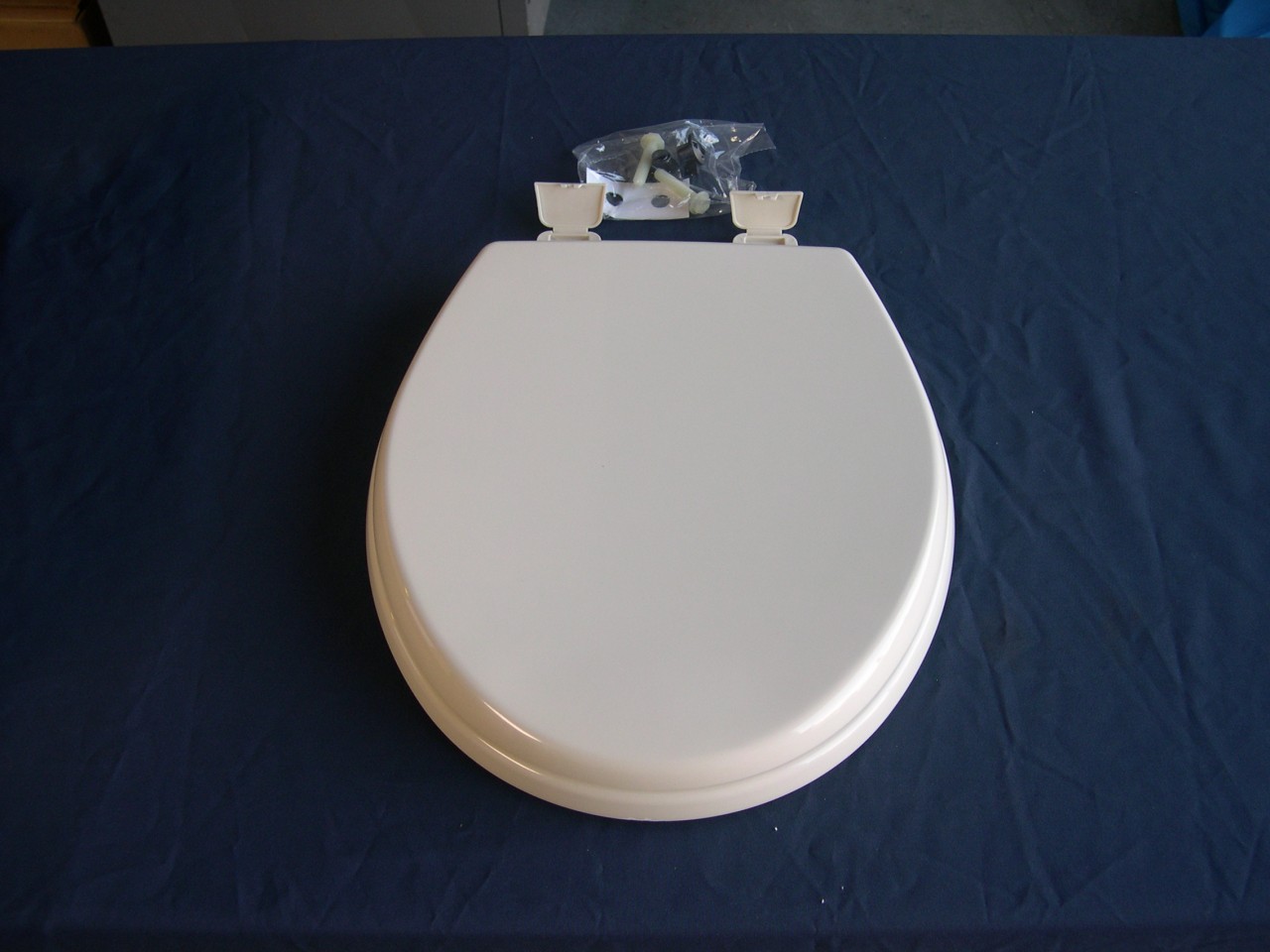 SeaLand / Dometic 385343829 Marine Toilet Seat & Lid / white