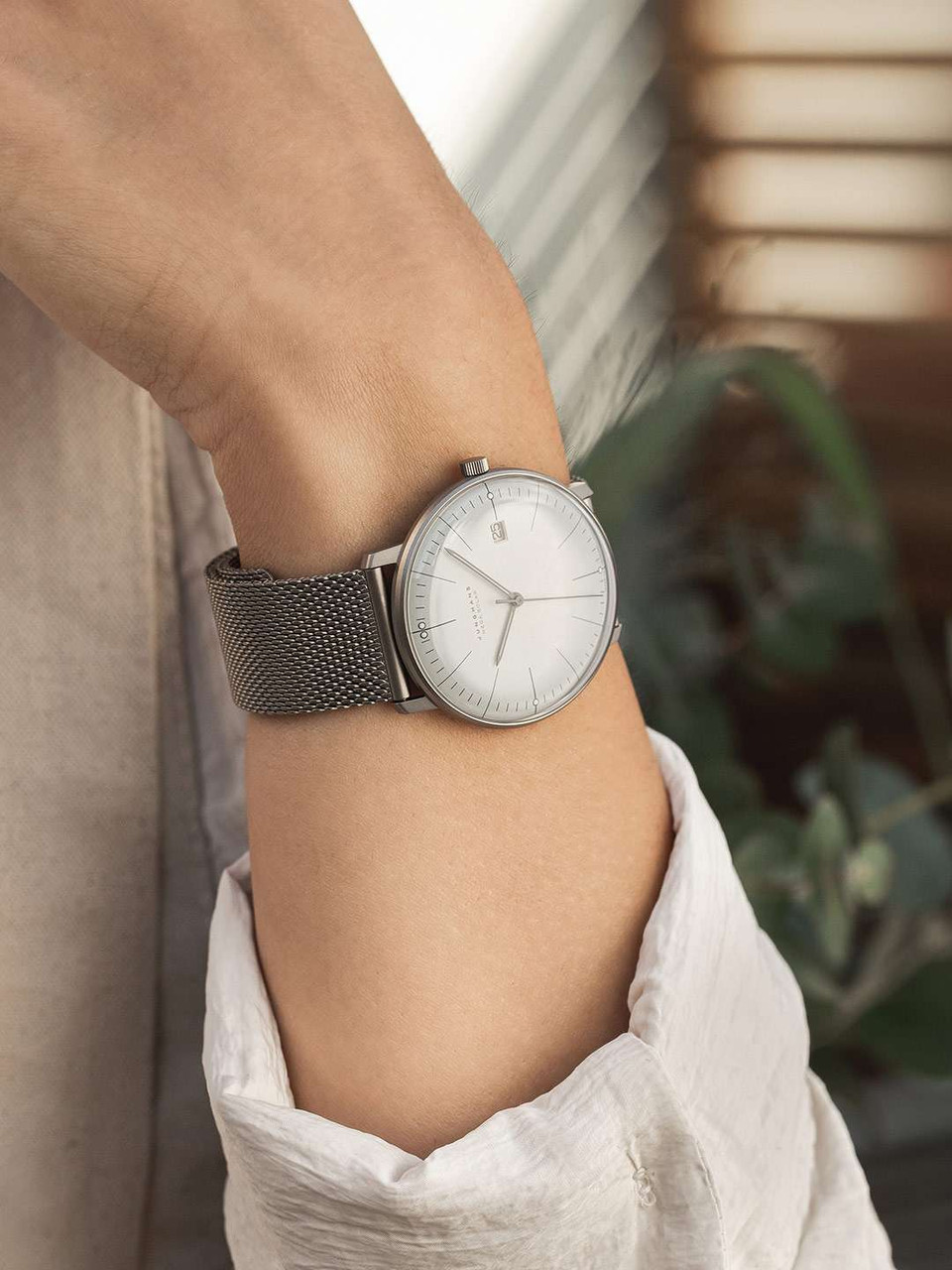 【ジャンク】JUNGHNS MAX BILL MEGA クォーツ Introducing: The Junghans Max Bill Mega - Hodinkee
