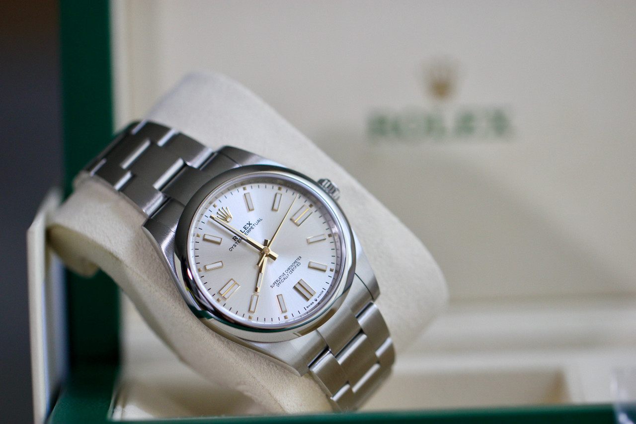 Rolex Oyster Vs Jubilee Bracelet // Comparative Review - YouTube