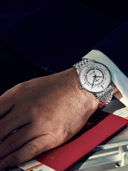 The JUNGHANS Meister Worldtimer Automatic Steel Bracelet Ref 27/3011.45 is a minimalist, retro-styled watch that is fairly priced. It is a demonstration of restraint and faithfulness to traditions, as Junghans has upheld its devotion to minimalist design and watchmaking for decades. The watch is available in three colorways, including a steel case with a blue dial and strap, a steel case with a matte-silver dial and multi-link steel bracelet, and a steel case with a domed Plexiglas or sapphire crystal.