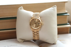 Vintage 1980's Rolex Oyster Perpetual Watch Yellow Gold on a Bracelet - Ladies Datejust Fluted Bezel 6917