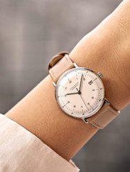 The Junghans Max Bill Kleine Automatic 27/4107.02 34mm Steel is a watch that features a steel case with a sapphire crystal and a calendar. It has an analog display and is water resistant. It has a caliber J800.1 automatic movement.