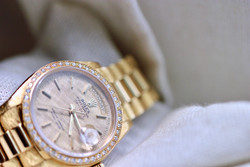 1981 Rolex Day-Date Ref. 18038 Linen Dial and Florentine/Morellis engraved finish "President" bracelet 18K Yellow Gold 
