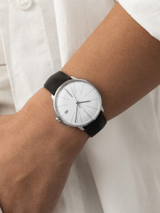 Junghans Meister Fein Kleine Automatic 27/4230.00 – Classic White Dial with Date Function Junghans Meister Fein Kleine Automatic 27/4230.00 – Classic White Dial with Date Function