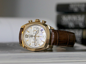 Great condition, please take a look at MACRO pictures of the actual timepiece. Included with the watch are box & papers.
Limited Legend of Time Chicago 1 Year Warranty. Please ask us any questions you might have we love sharing our experience with watch enthusiasts. We are a watch store in Downtown Chicago and welcome you to stop by. Legend of Time - Chicago Watch Center with 25 years of experience in Swiss & German mechanical watches.
DESCRIPTION:
Tag Heuer Classic Monza Reference # CR514A.FC8145
Self-winding automatic watch, 45mm case in 18k solid Yellow Gold case surrounding a silver dial with gold hour markers and luminous hands on a brown alligator strap with an 18k yellow gold tang buckle. Solid case back. Swiss Made.
Functions include: hours, minutes, small-seconds, date and chronograph. Great condition, please take a look at MACRO pictures of the actual timepiece. Included with the watch are box & papers.
Limited Legend of Time Chicago 1 Year Warranty. Please ask us any questions you might have we love sharing our experience with watch enthusiasts. We are a watch store in Downtown Chicago and welcome you to stop by. Legend of Time - Chicago Watch Center with 25 years of experience in Swiss & German mechanical watches.
DESCRIPTION:
Tag Heuer Classic Monza Reference # CR514A.FC8145
Self-winding automatic watch, 45mm case in 18k solid Yellow Gold case surrounding a silver dial with gold hour markers and luminous hands on a brown alligator strap with an 18k yellow gold tang buckle. Solid case back. Swiss Made.
Functions include: hours, minutes, small-seconds, date and chronograph.