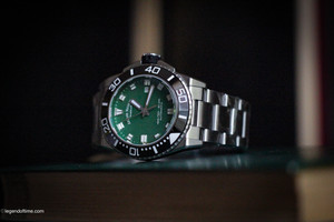 Mens Swiss Diver Watch , stainless steel with Black bezel and green dial on a steel bracelet. Armand Nicolet JS9 Mens watch, 41mm Automatic Date, Green dial, 316L Steel bracelet Swiss Made A480AGN-VR-MA4480AA Mens Swiss Diver Watch , stainless steel with Black bezel and green dial on a steel bracelet. Armand Nicolet JS9 Mens watch, 41mm Automatic Date, Green dial, 316L Steel bracelet Swiss Made A480AGN-VR-MA4480AA