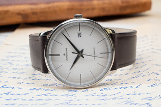 A touch of joie de vivre on your wrist. A touch of joie de vivre on your wrist.