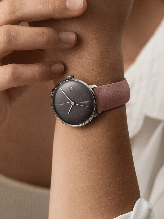 27/4231.00
Junghans Meister Fein Kleine Automatic Anthracite Dial 27/4231.00
 on the wrist