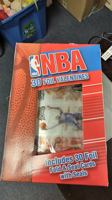 NBA 2004 Box Foil Valentine Cards 30 Count LeBron James RC Year New Damaged Box