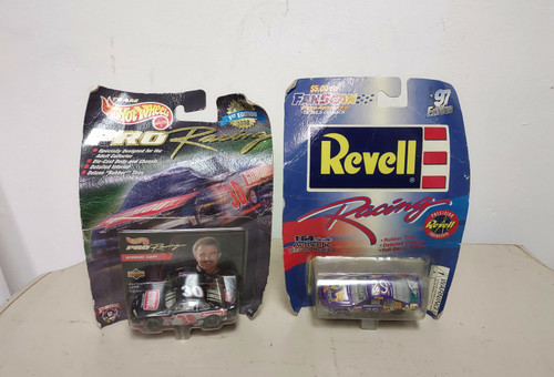 Lot 2: 1997 Revell Racing #29 Scooby & 1998 Hot Wheels Pro Racing #30  - Damaged
