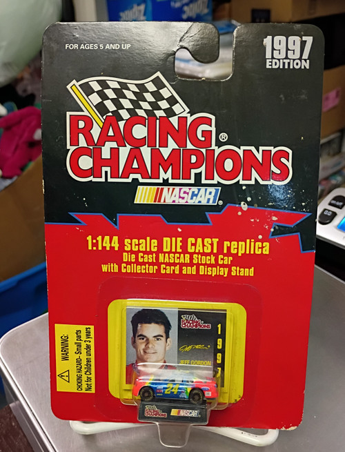 1997 Racing Champions 1:144 #24 Jeff Gordon/Dupont NOS N27 1997 Racing Champions 1:144 #24 Jeff Gordon/Dupont NOS N27
