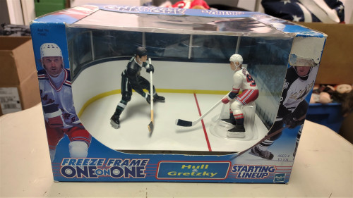 1999 Starting Lineup Freeze Frame One On One WAYNE GRETZKY & BRETT HULL f4