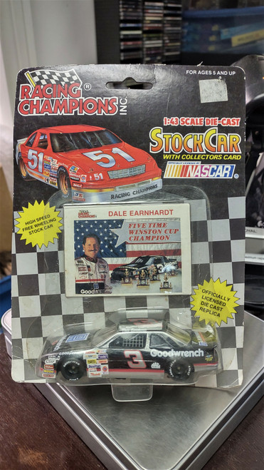 1992 Racing Champions 1:43 #3 Dale Earnhardt/Goodwrench Car w/ Collector Card