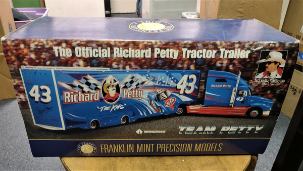 Franklin Mint Precision Models 1:43 Scale Richard Petty STP #43 Tractor Trailer