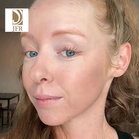 Jessica gets a totally natural look with JFR Ginger Brown Mascara