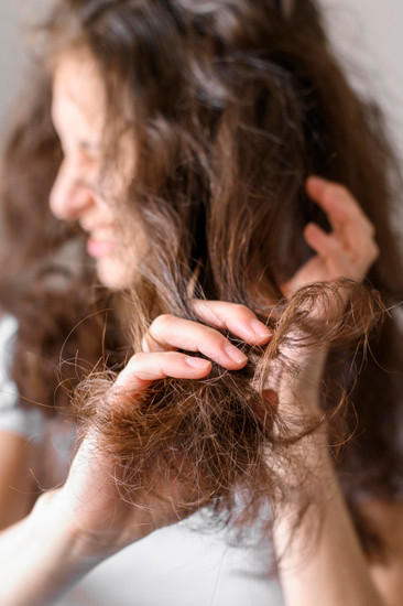 ​Dites Adieu aux Pointes Fourchues : Prévention et Soins