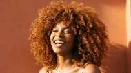 Couleur sur cheveux courts, frisés, crépus ou bouclés | hairStore