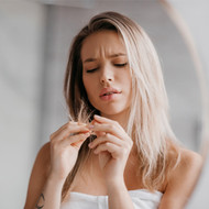 Comment Prévenir la Chute de Cheveux : Découvrez les conseils de Stéphanie CHICH, Maître Artisan Coiffeur
