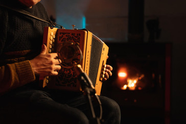 How to play Accordion