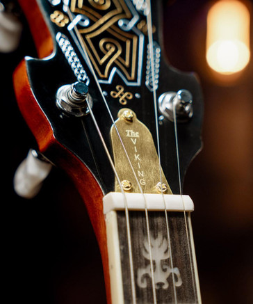 The Viking Tenor Banjo Set (4 String, 19 Fret, Tenor)