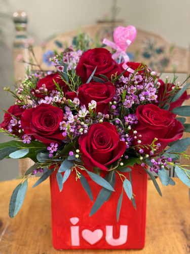 "I Heart U" Cube with Dozen Red Roses